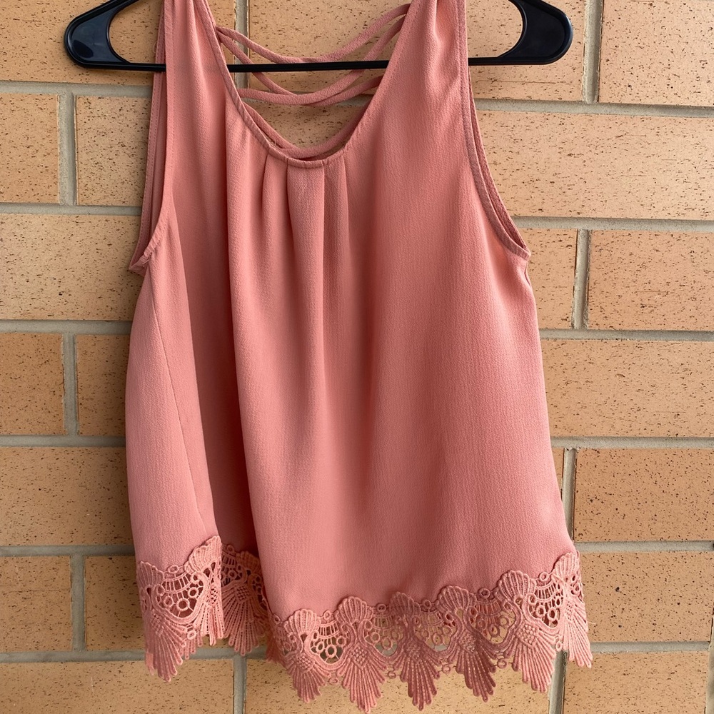 Lace sleeveless blouse